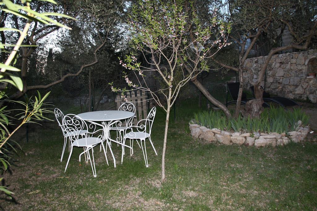 Lou Pero Mousco Hotel Saint-Paul-en-Foret Ngoại thất bức ảnh